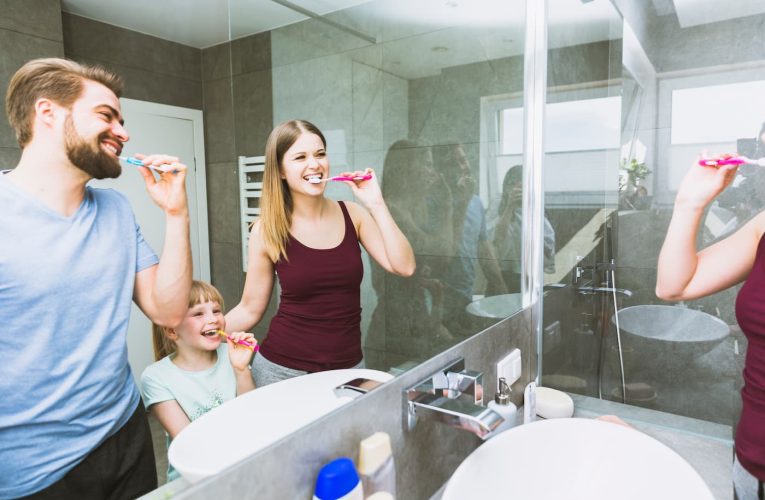 Cuidado de la salud dental de la familia antes de las fiestas