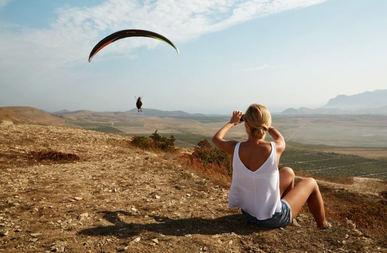 El auge del parapente: una experiencia que conquista los cielos