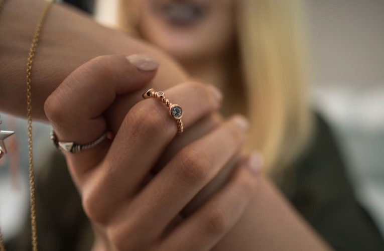 De qué material son las joyas de Pandora